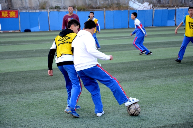 弗格投篮碰到徐杰脸部 杨鸣对着闫军贴脸输出